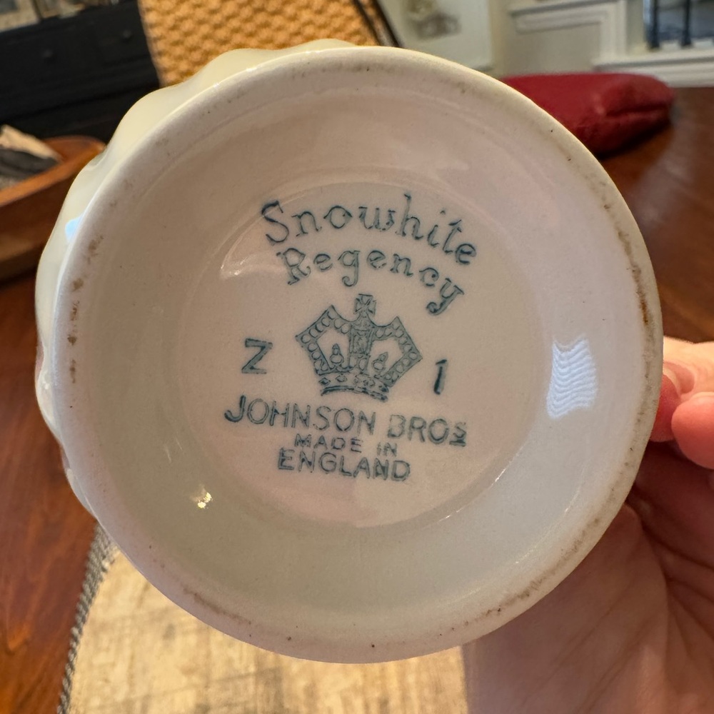 Set of vintage white creamers - Picture 7 of 7
